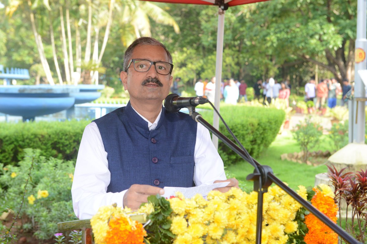 surathkal_nitk's tweet photo. “No Excuses Now, No Regrets Later” – NITK Director on #IndDay 
He asked us to remember the freedom fighters &amp; to overcome the challenges of our country, &amp; tressed the need for creating &amp; using knowledge &amp; wealth in a balanced way, urged us to make India a better place by 2047. https://t.co/uBnE4jGMLB