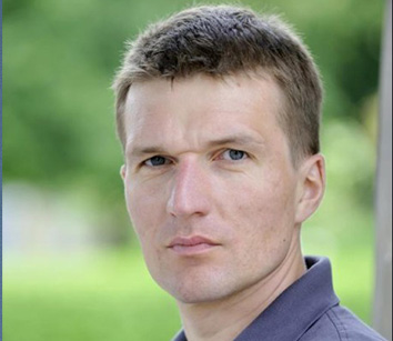 BaselOne's tweet photo. We are happy to have @adambien with us at #BaselOne23. 😍 Adam has active parts on both days of the event - keynote, workshop and talk - zum Thema #cloud mit #Java!! 

Thank you, Adam, for your strong commitment 💪🏻 to #BaselOne.
See for tickets 

https://t.co/XqsCgxCLIX https://t.co/hB1eTN9TFv