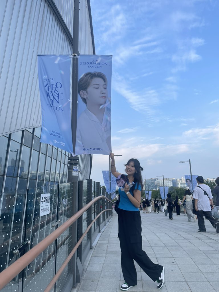 annabellejoy11's tweet photo. HERE TO SUPPORT MY BESTIE #SEOKMATTHEW #석매튜 #ZEROBASEONE #ZEROSE #제로베이스원 #제로즈 #제베원 #zb1 https://t.co/f9Ms81piuB