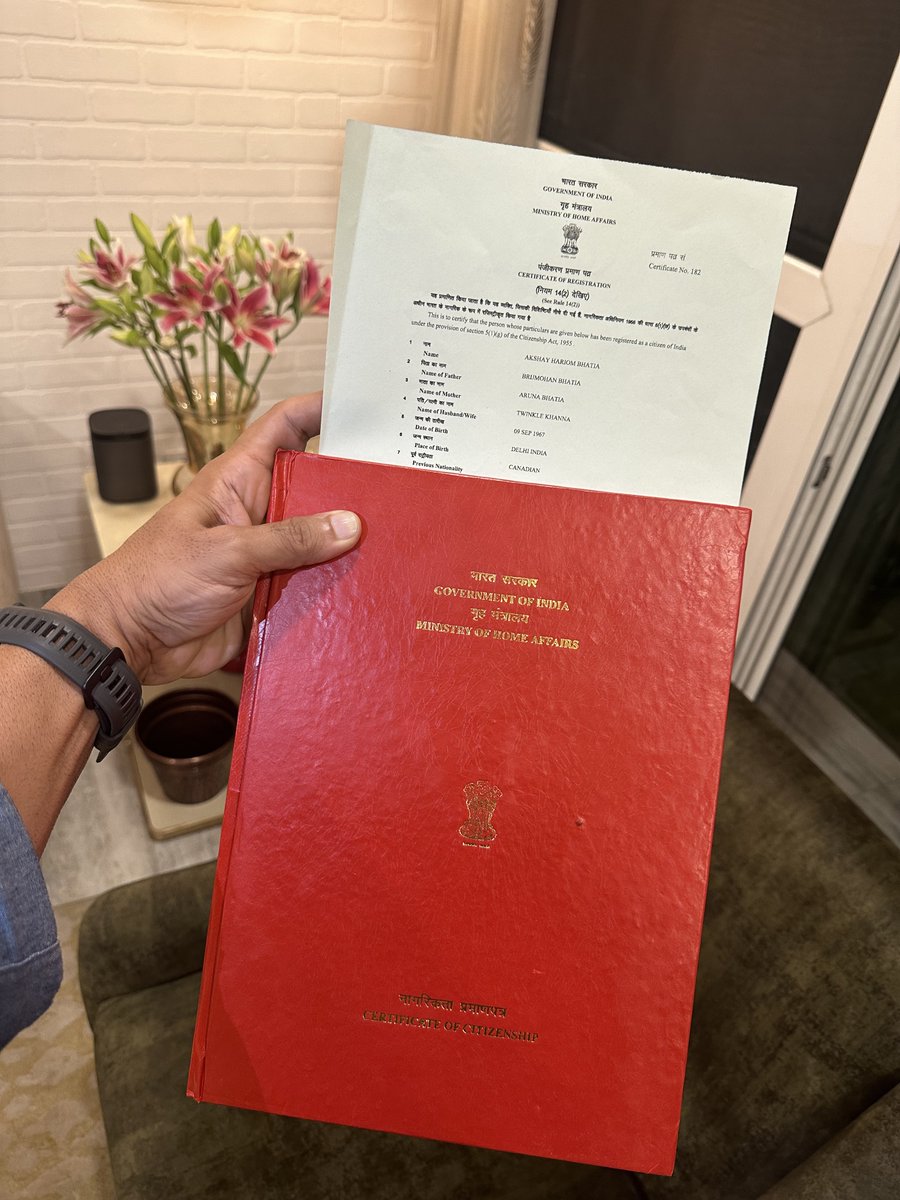 Beingadiisingh's tweet photo. #JustNow
Actor Akshay Kumar is now an Indian Citizen.
#CanadianKumar is now #IndianKumar https://t.co/TrmSyeSR9H