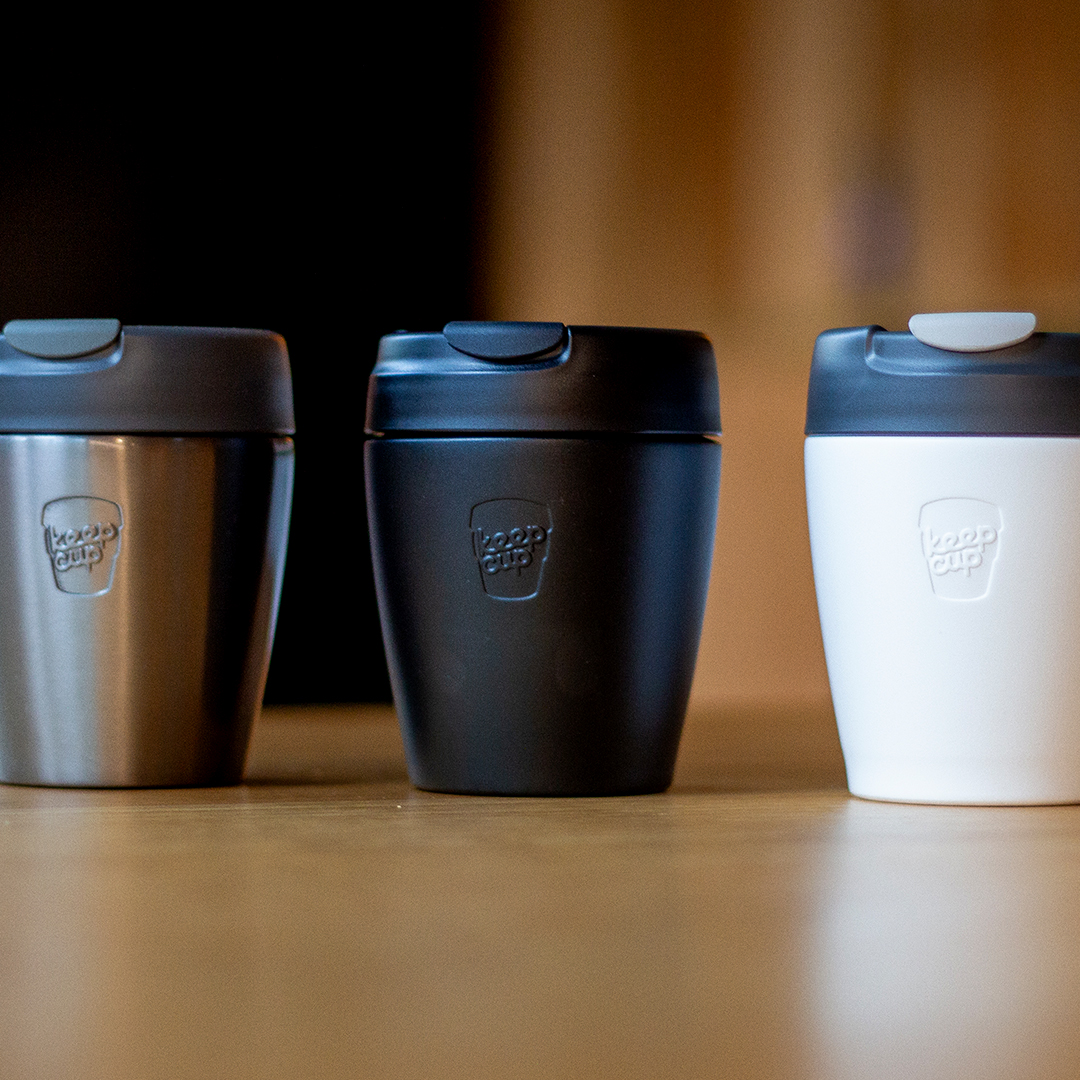 Keep it coffee. 8oz Helix Cup comes in 3 bestselling colour bases: black, white and nitro gloss. Also available as a Bottle or cup-to-bottle Kit. #keepcup #blackandwhite #monochrome
