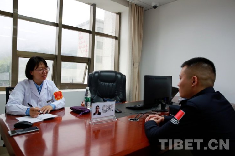 TibetNews11's tweet image. Checkup #medici per le #forze di #polizia di #Shigatse