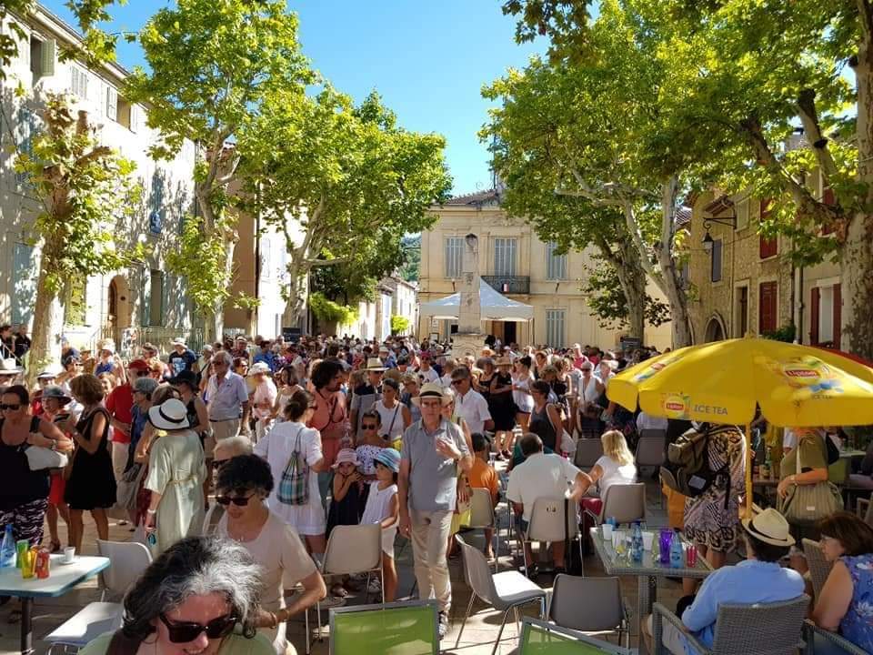Le 15 août, le Festival <a href="/PianoLaRoque/">Festival Piano</a> d'Anthéron offre plusieurs concerts gratuits dans le village. Je vous y donne rendez-vous.
<a href="/MaRegionSud/">Région Sud</a>