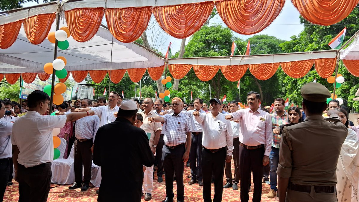 मुख्य विकास अधिकारी महोदय द्वारा विकास भवन में झंडा रोहण किया गया एवं अधिकारी/कर्मचारियों को पंच-प्रण की शपथ दिलाई गई! <a href="/dmkannauj1/">dmkannauj</a> <a href="/UPGovt/">Government of UP</a> <a href="/ShishirGoUP/">Shishir🇮🇳</a> <a href="/infodprtsl/">Department of Government Information</a> <a href="/CMOfficeUP/">CM Office, GoUP</a> <a href="/upculturedept/">Department of Culture, UP</a> <a href="/uppanchayatiraj/">Panchayati Raj Department, GoUP</a>