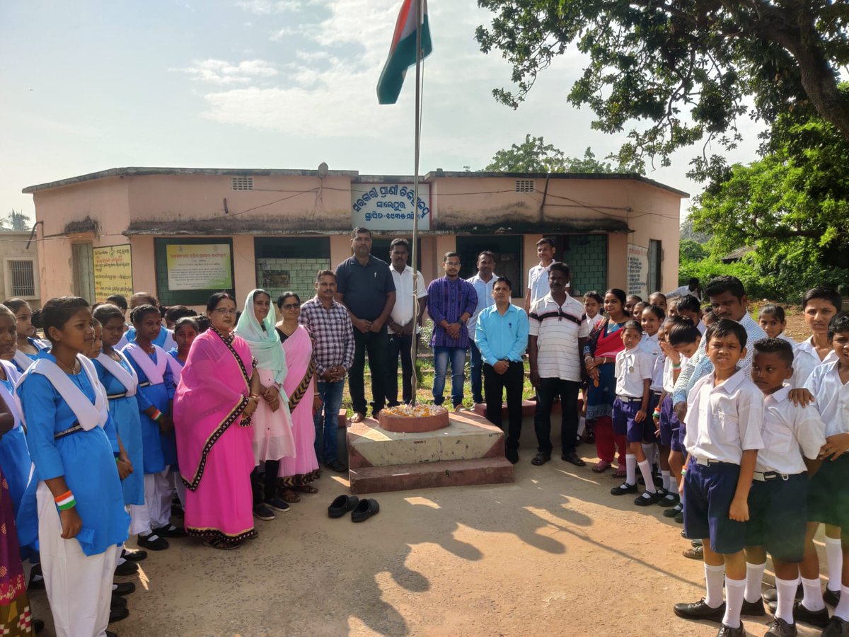 VDsalipur's tweet photo. Independence Day Flag Hoisting at VD Salipur @dahvsodisha @farddept @CMO_Odisha https://t.co/Hhn8CA9x3E