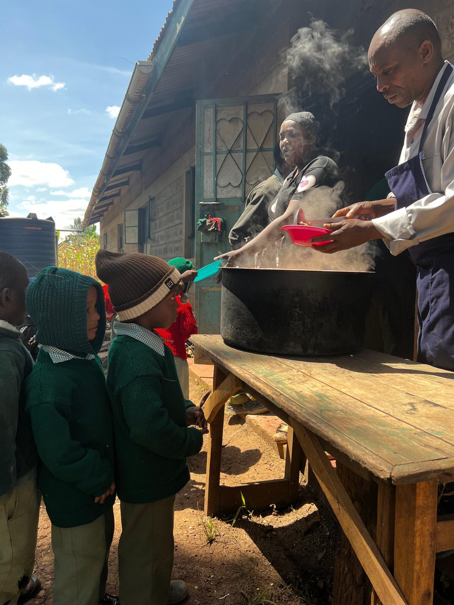 Malaikakitchens's tweet image. Every bite counts, every smile matters. Join our mission to ensure no child goes to school on an empty stomach. Get in touch with us at info@malaikakitchens.com #feedingprogram #Malaikakitchens