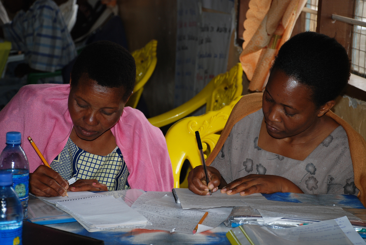 wycliffeuk's tweet photo. Pray for a successful writing system workshop for the Konongo and Lwila people of Tanzania, which will be held over the next 12 days.
📸: Two women writing at a writer's workshop in Konda, Tanzania, photo by Arlene Moe
#BibleForEveryone #TryPraying #Tanzania https://t.co/hZowO55YBb