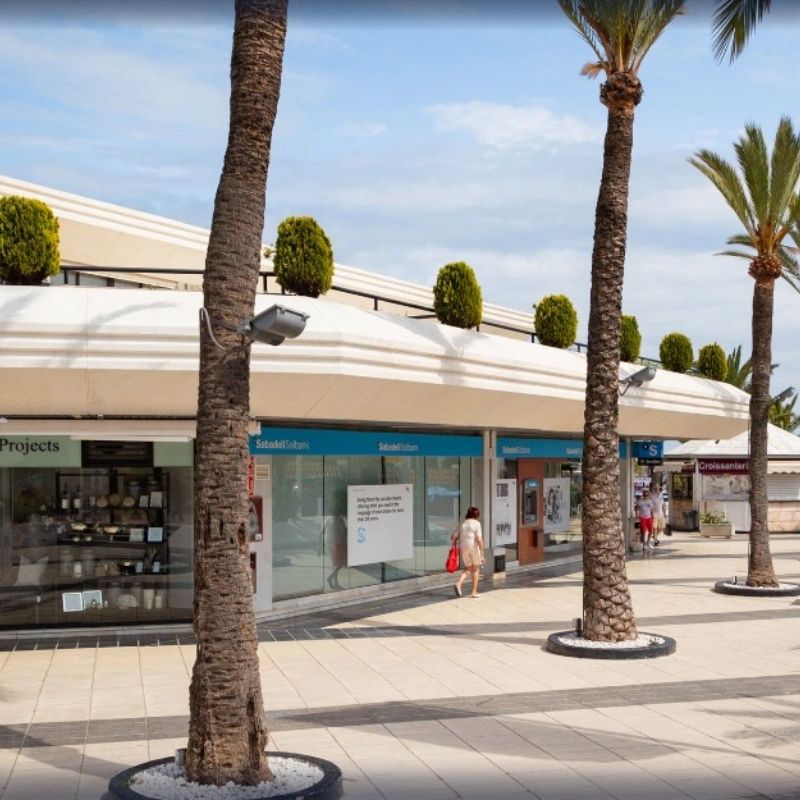 urbemar's tweet photo. #sectorretail 🛍️ El sector retail en España recupera los niveles prepandemia y presenta oportunidades de ⬆️ e inversión interesantes, según #RetailTrends de #Savills 💪 La actividad comercial sigue ⬆️ este 2023 en España, impulsada por un ⬆️ en las ventas (...) 👇 https://t.co/FRitRdTwdt