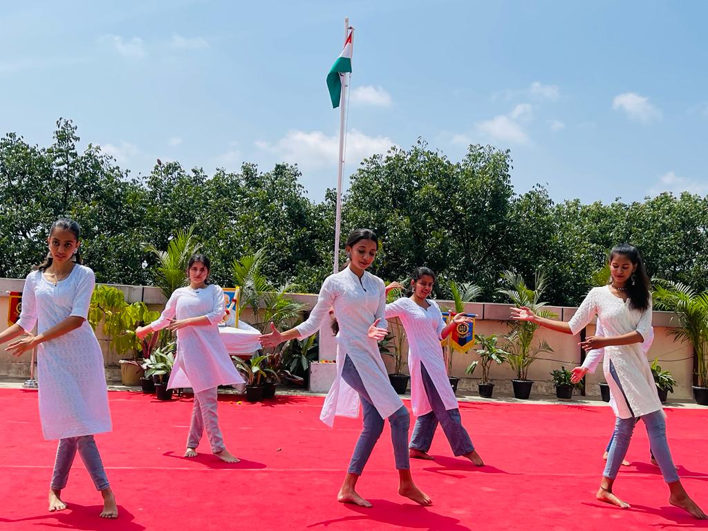 CollegeBMSCCM's tweet photo. Independence day celebrations at BMS College of Commerce &amp; Management
#BMSCCM #IndependenceDayIndia https://t.co/skQQVBfwtl