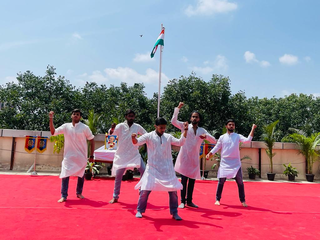 CollegeBMSCCM's tweet photo. Independence day celebrations at BMS College of Commerce &amp; Management
#BMSCCM #IndependenceDayIndia https://t.co/skQQVBfwtl