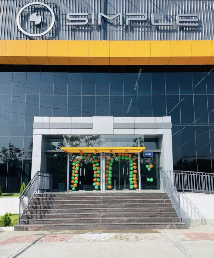 SimpleEnergyEV's tweet image. Sharing the moments from the #76thIndependenceDay festivities,held at the factory &amp;amp; HQ.Elevating the celebration,we introduce the “signature scooter,”a symbol of unity,etched with the signatures of those who have contributed to building the #SuperEV from ground up
#Simpleenergy