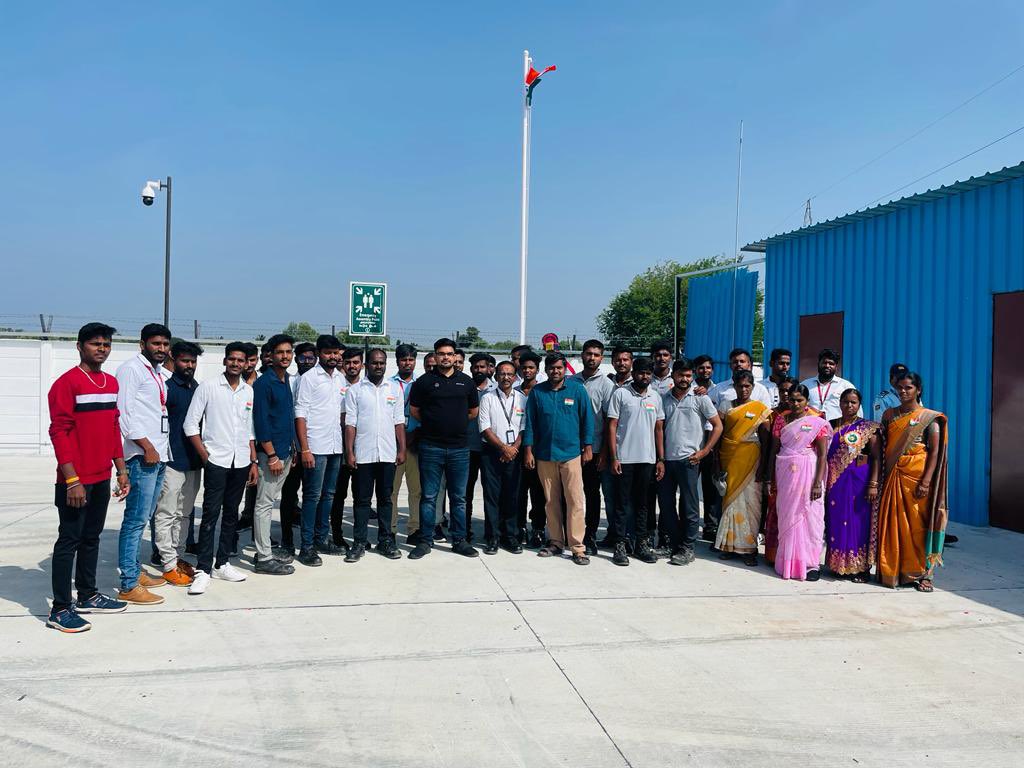 SimpleEnergyEV's tweet image. Sharing the moments from the #76thIndependenceDay festivities,held at the factory &amp;amp; HQ.Elevating the celebration,we introduce the “signature scooter,”a symbol of unity,etched with the signatures of those who have contributed to building the #SuperEV from ground up
#Simpleenergy