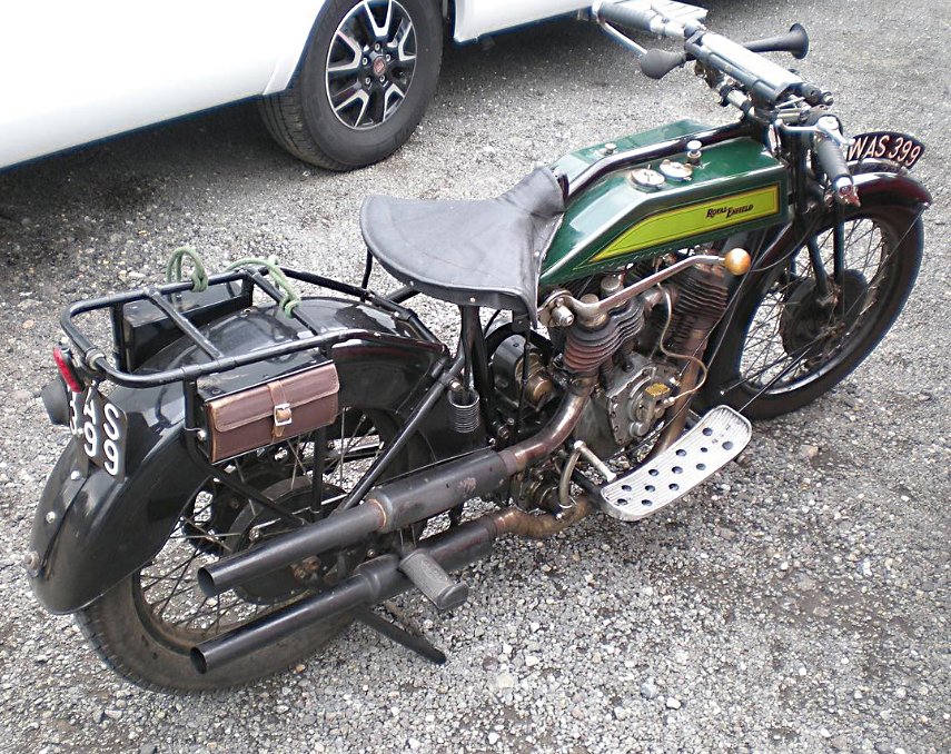 HitchcocksM's tweet photo. Royal Enfield V-Twin ready to participate in a vintage motorcycle run. #royalenfield #royalenfieldindia #royalenfieldbeasts #royalenfieldbullet #enfield #bullet #madelikeagun #flattank #riding #ridepure #retro #classic #classicbike #bike #motorcycle #vintagemotorcycle #motorbike https://t.co/wEQ5Jj6ZbI