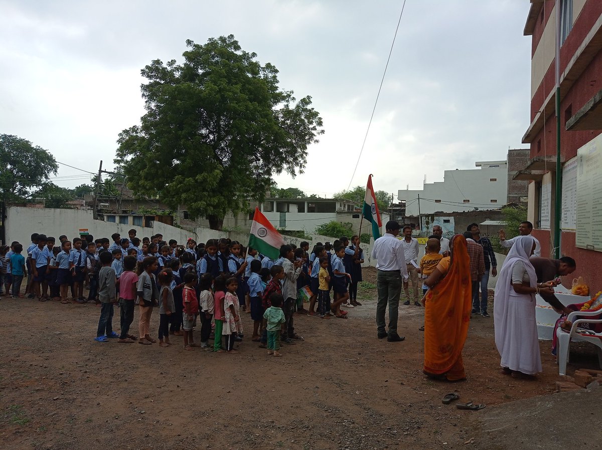 shiv70769's tweet photo. #PESA ACT  
#pesa mobilizer 
ग्राम पंचायत पिपलिया खुर्द ,जनपद पंचायत महेश्वर,  जिला खरगोन 
आज् 15अगस्त स्वतंत्रता दिवस पर पंचायत परिसर मे सरपंच देवीलाल सोलंकी द्वारा झंडा वंदन किया गया।
@ChouhanShivraj
@SultaneRaj24217
@Santosh38673706
@manish_dudwe_
@JansamparkMP 
@collecter https://t.co/s5qSeQY1E4