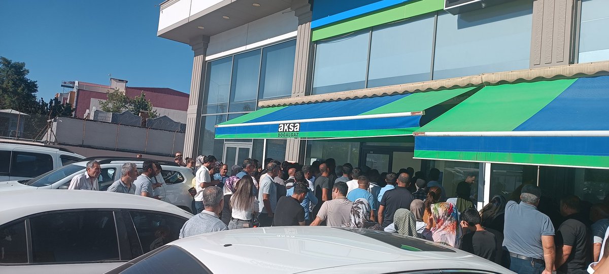 NimetullahNK's tweet photo. Yıllar olduVan halkının Doğal gazile imtihanı bitmedi. Nedeni her neyse  yetkililerden somut  biradım atılmadı. Hastası olan engelli olan küçük çocuğuyla gelen vs bunca zamandır bu halka bu çile reva görüldü. Artık birileri buna durdemesi gerekmezmi?@tcvanvaliligi @valiozanbalci https://t.co/nY2LksVnGI
