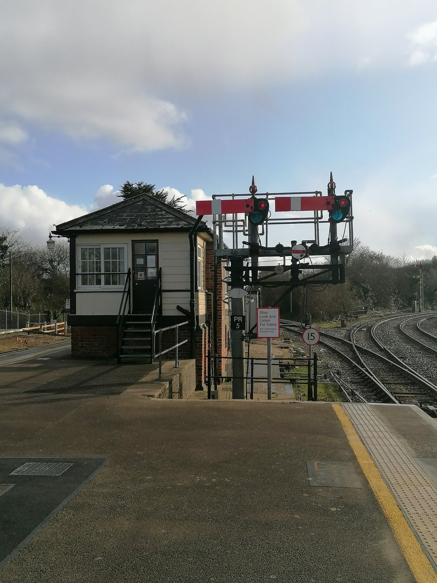PeterJohnEmman2's tweet photo. A photo I took earlier in the year at #Par. It won't be the same after the #SignalBox and #semaphores have gone. @robertflute @whiting_ally @JedKendray @emt_uk @d_lovering @ACFOGTaylor @ArkroyalDavis @holtona72 @nickolls_andy https://t.co/3OaiT3cSlm