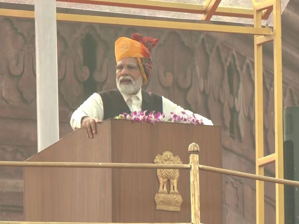 ANI's tweet photo. #IndependenceDay | Russian President Vladimir Putin sends a congratulatory message to President Droupadi Murmu and Prime Minister Narendra Modi, "Your country has achieved universally acknowledged success in economic, scientific and technical, social and other fields. India enjoys well-earned respect on the world arena and plays important constructive role in the international affairs": Govt of Russia 

(File photos)