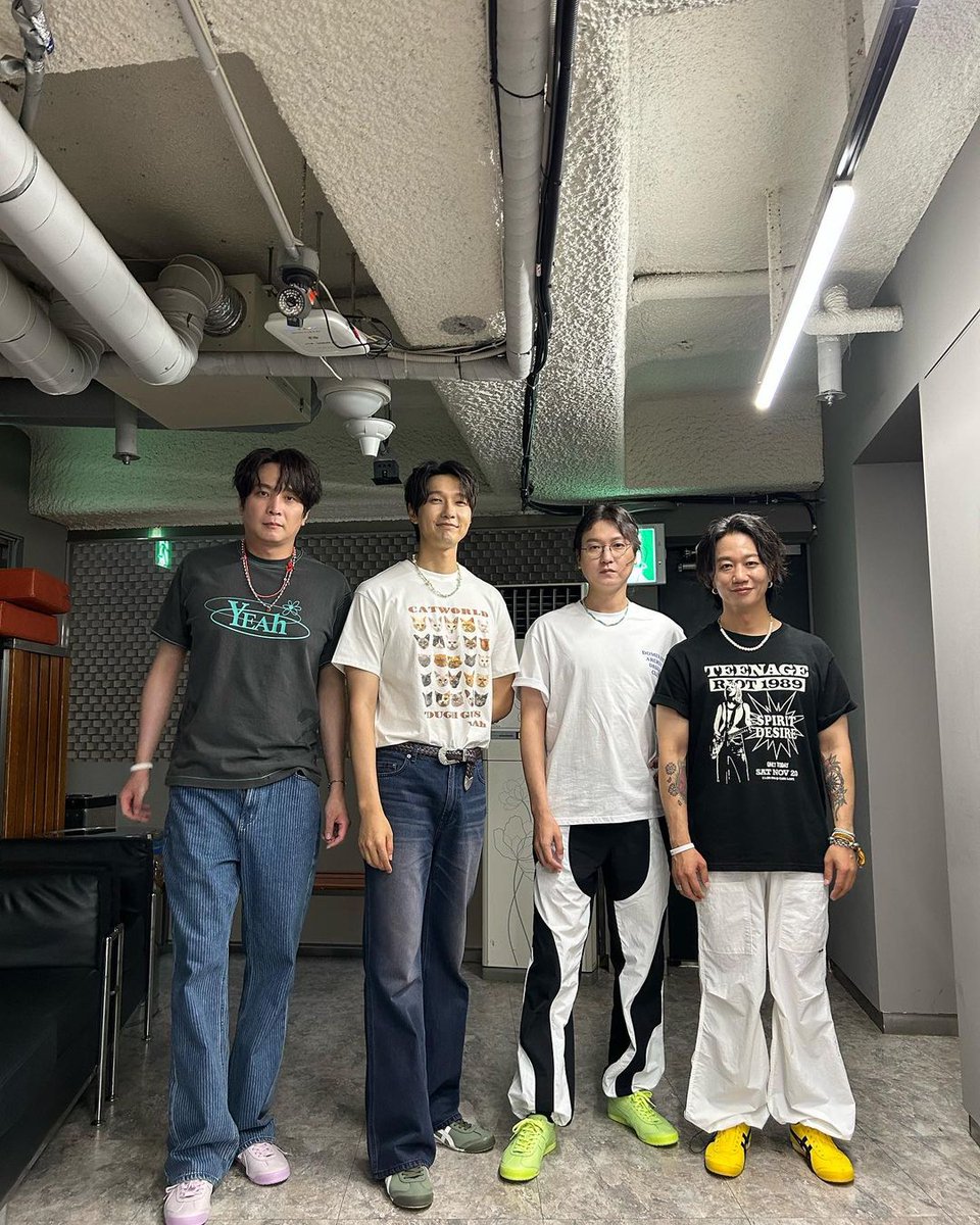 mom_nda's tweet photo. Update from their stylist
"Our hyungs are solving it late 🫶
This concept is probably...They decorated themselves well.
well-dressed boy"
#sgo #사거리그오빠
#사그빠
#윤채 #김현중 #사에 #지현우 #yoonchae #kimhyunjoong #sae #jihyunwoo #hyunwoo #hyungtae
#WalkToday
#koreanband https://t.co/oUsX3kPH0J