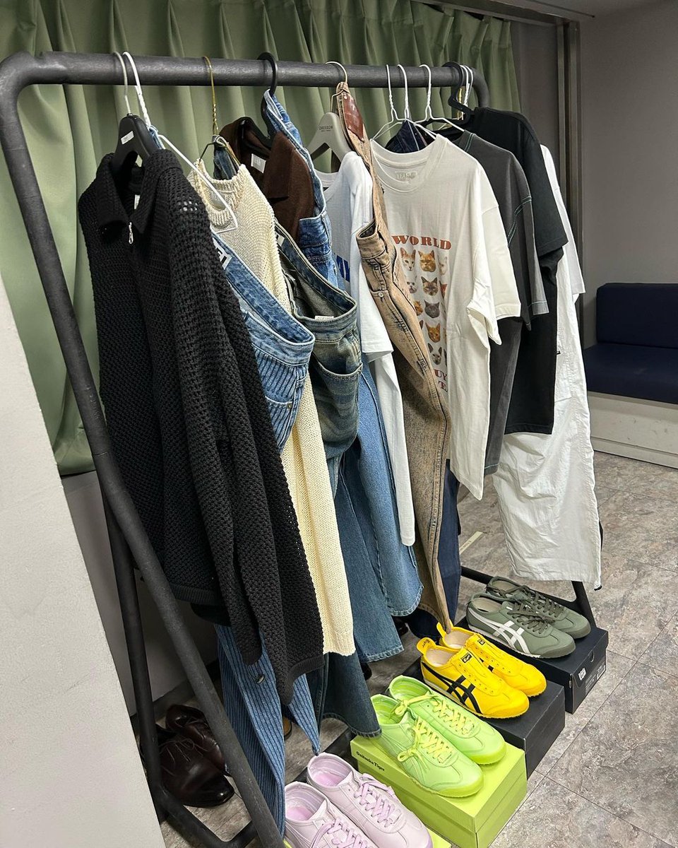 mom_nda's tweet photo. Update from their stylist
"Our hyungs are solving it late 🫶
This concept is probably...They decorated themselves well.
well-dressed boy"
#sgo #사거리그오빠
#사그빠
#윤채 #김현중 #사에 #지현우 #yoonchae #kimhyunjoong #sae #jihyunwoo #hyunwoo #hyungtae
#WalkToday
#koreanband https://t.co/oUsX3kPH0J