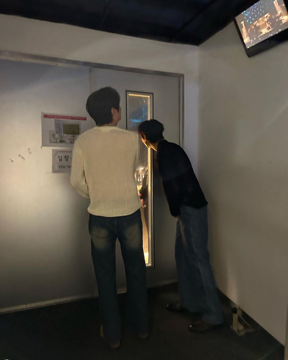 mom_nda's tweet photo. Backstage 🖤
#sgo #사거리그오빠
#사그빠
#윤채 #김현중 #사에 #지현우 #yoonchae #kimhyunjoong #sae #jihyunwoo #hyunwoo #hyungtae
#WalkToday
#koreanband https://t.co/Yeny820Hbg