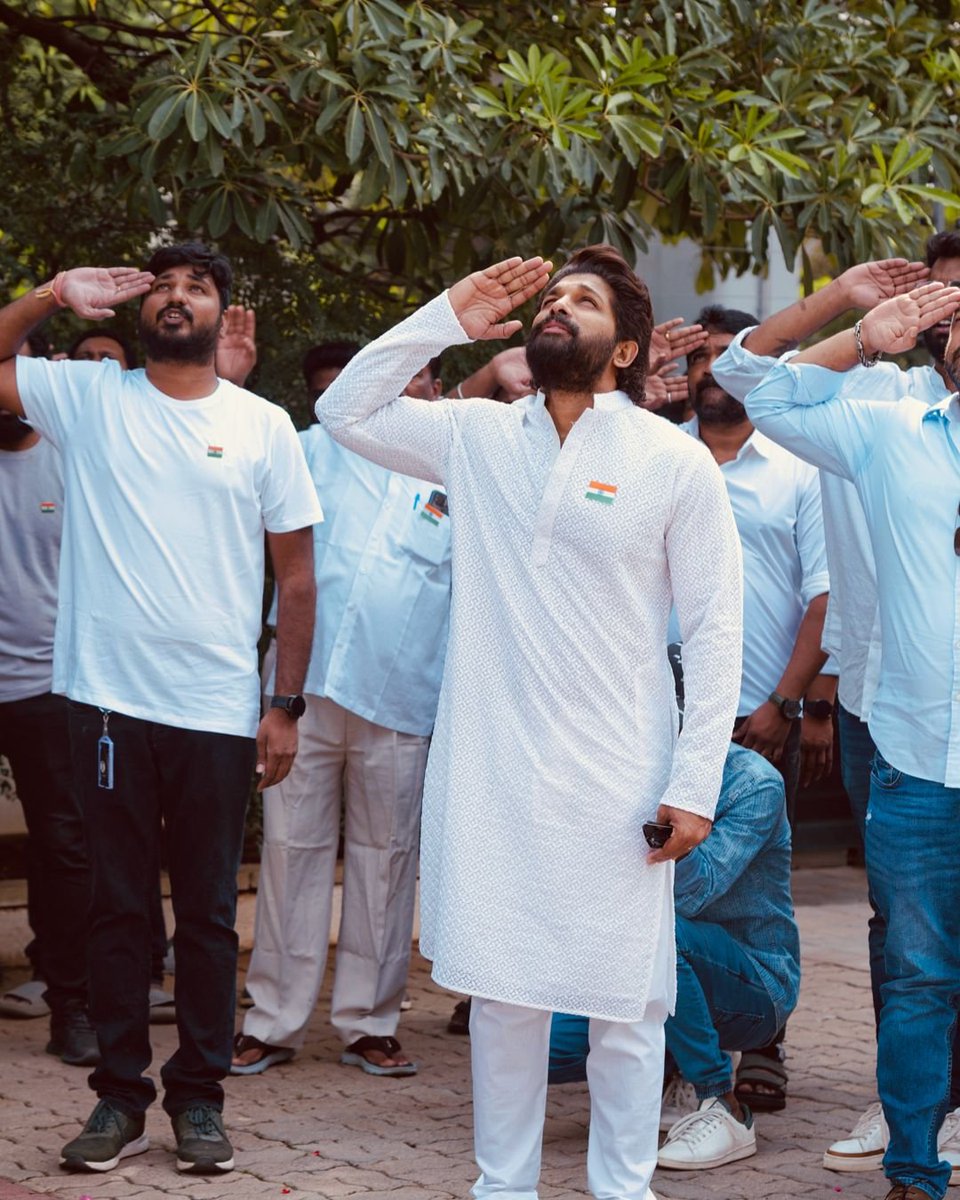 GeethaArts's tweet photo. Embracing the spirit of freedom ✨

#IndependeceDay2023 Celebrations at @GeethaArts 🤩 #JaiHind 🇮🇳

#AlluAravind @alluarjun @AlluEnts https://t.co/qCLpWbcMKs