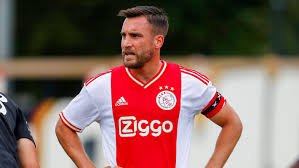 Yohankort's tweet photo. We hebben een leider nodig in de verdediging! Hoezo zou het qua salaris onhaalbaar zijn Ajax kan toch met een slimme constructie komen? Laat hem zijn spelerscarriere bij ons afsluiten en help hem daarna om trainer te worden. #ajax #tagliafico #mislintat   #steijn #linksback https://t.co/dDwy1n6EF2