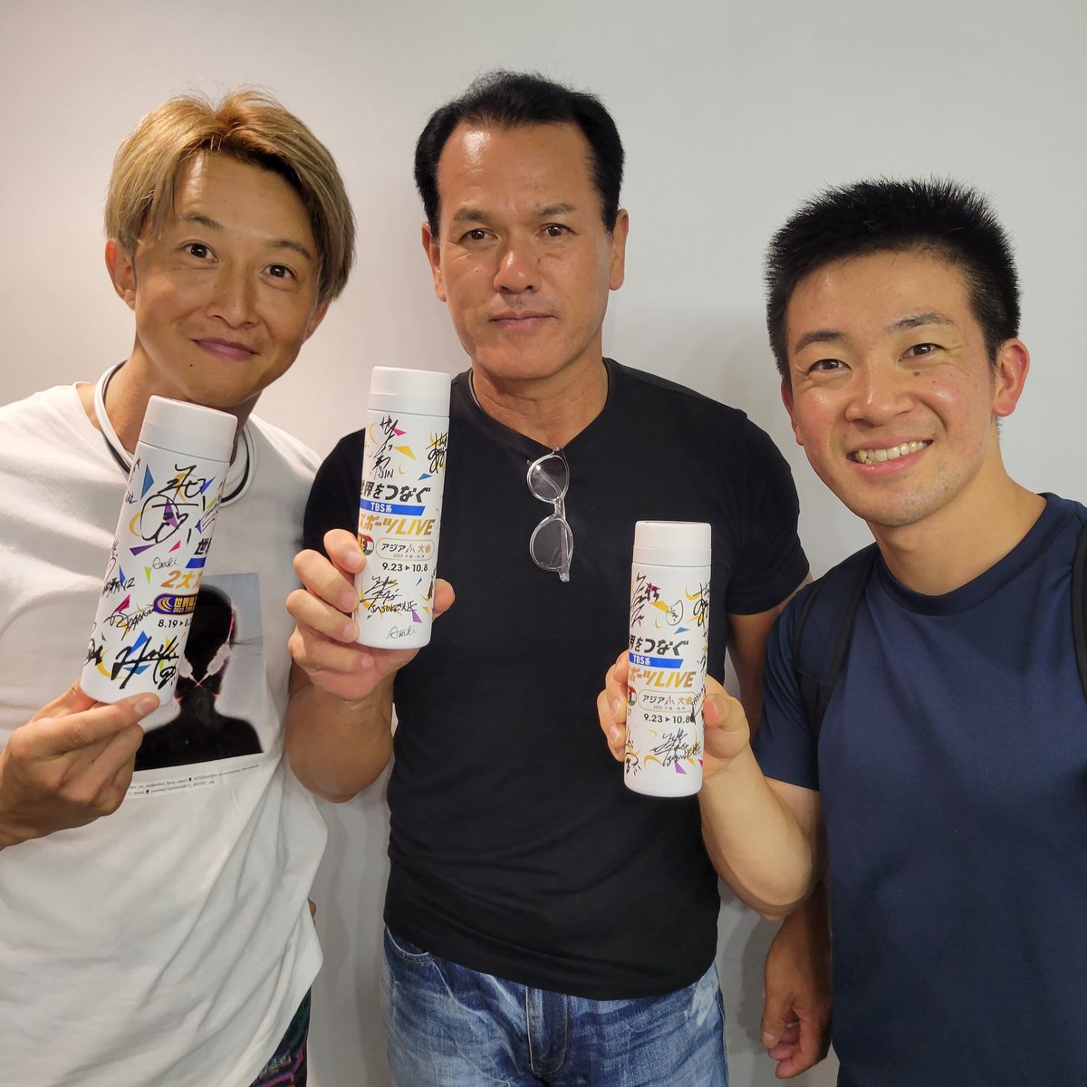 sasuke_tbs's tweet photo. いよいよ #夏SASUKE2023 も
今週末20日まで🔥

#世界陸上 &amp; #アジア大会 とのコラボ
企画 ✨🎁✨
SASUKE常連選手のサイン入りタンブラーを5名にプレゼントさせていただきます☺️
昨日山田さんと森本さんにもサインを書いていただきました😊

応募の詳細はこちらのツイートを御確認ください💪↓↓↓ https://t.co/EXVnjaA4jP