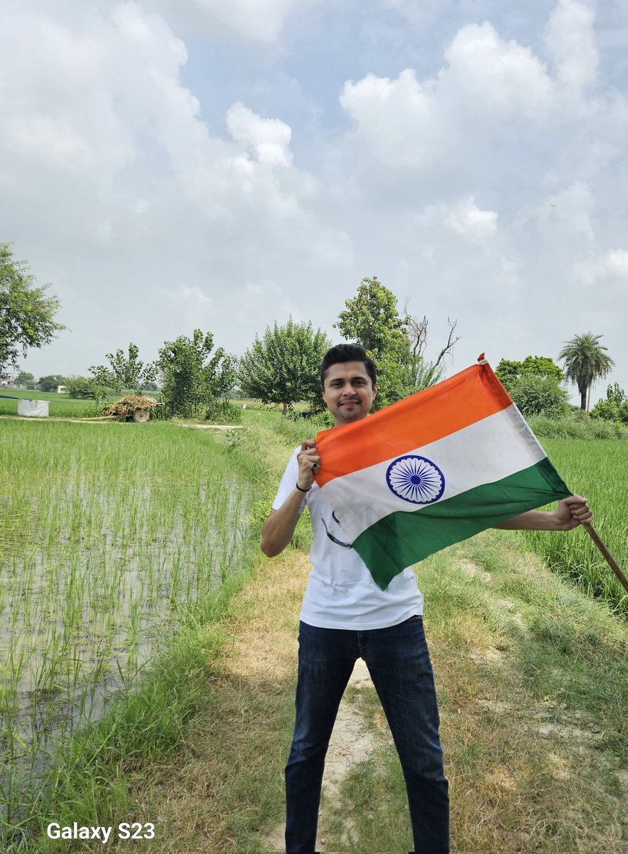 Paras1989's tweet photo. Let's celebrate the power of freedom and the beauty of unity. Happy Independence Day, everyone! #HappyIndependenceDay #JaiHindJaiBharat #15august2023 https://t.co/HBc66bMUX6