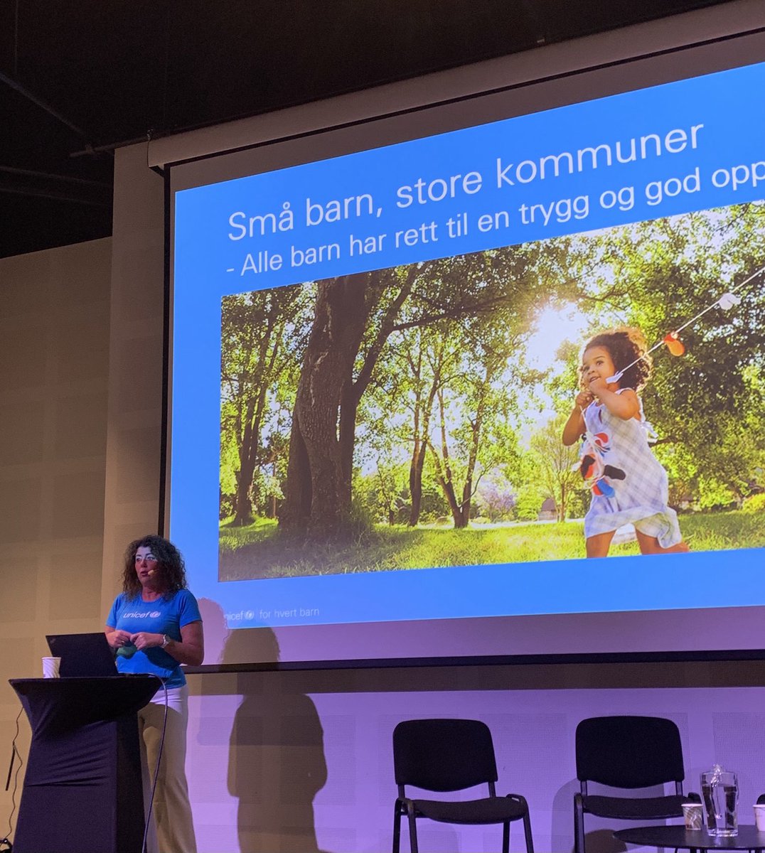 UNICEFNorge's tweet image. Barn &amp;amp; unge er de som skal leve lengst med de beslutningene politikerne tar. Derfor er dette viktig nå før kommunevalget. Vår Kommuneanalyse viser dessverre altfor store sprik i tilbud og tjenester for barn i kommune-Norge, sier vår direktør ⁦@vrangest⁩ på #arendalsuka