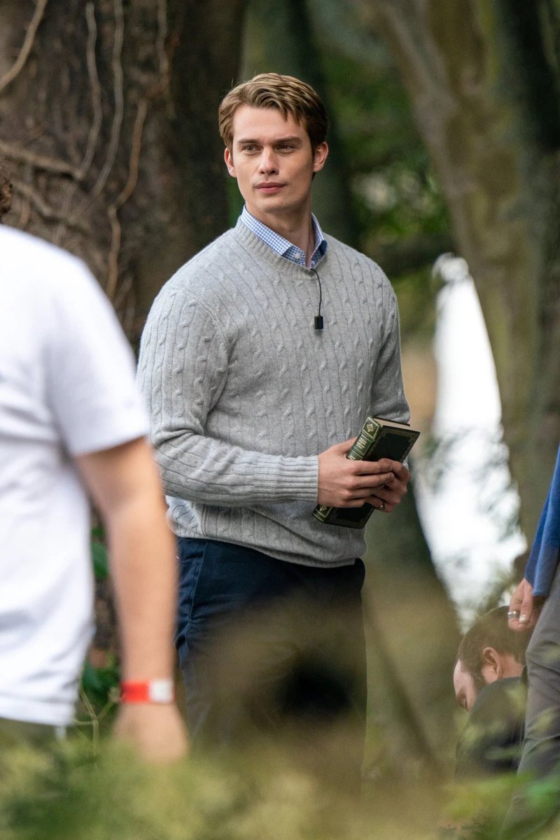 is he gay, european, or just wearing a pinky ring? 

(it’s all three)