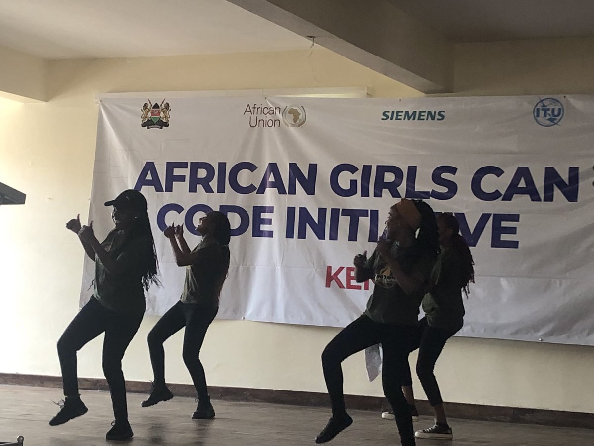 Inaugural opening of the African Girls Can Code initiative #AGCCI in Nairobi, Kenya supported by @UN_Women @UNWOMEN4Youth @Siemens in Africa. 50 amazing girls coding for the first time🔥🔥🔥🔥