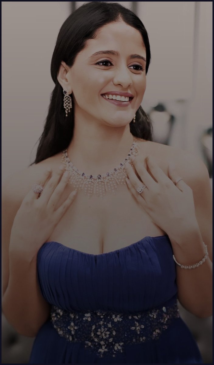 hottt + cute !!!!❤️‍🩹💅🏻
#AyeshaSingh