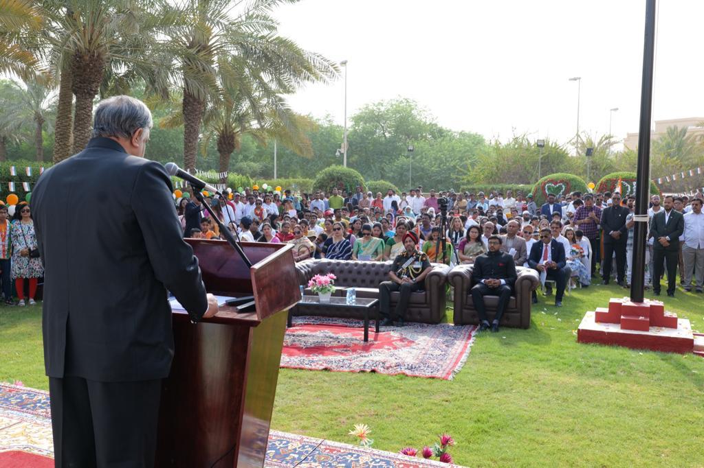 The Embassy of India Riyadh celebrated 77th #IndependenceDayIndia with enthusiastic participation of the Indian Community. Ambassador Dr Suhel Khan unfurled the #Tiranga, paid Floral Tributes to Mahatma Gandhi and read out message of Hon'ble President of India to the Nation.