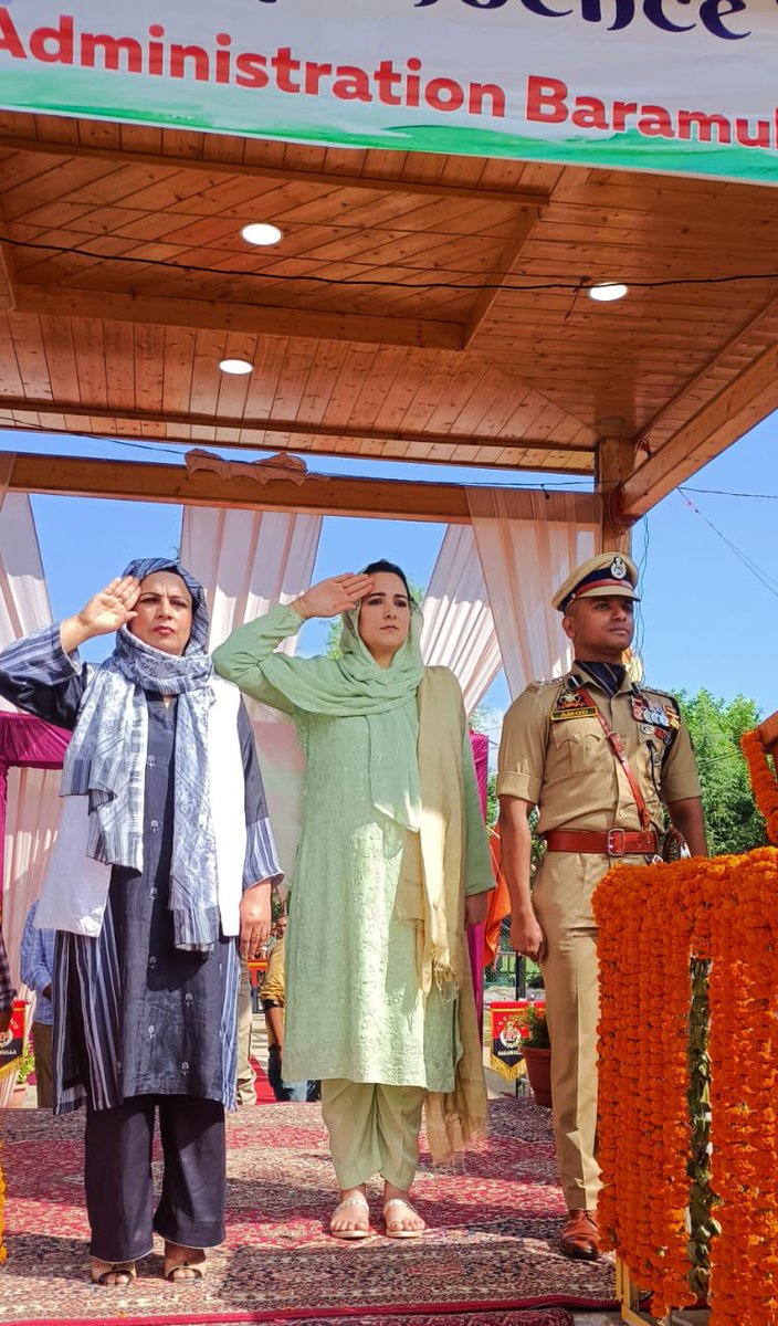 DrSyedSehrish's tweet photo. Baramulla witnessed massive participation and festive mood today 
Each cultural programme depicted a specific theme of Unity in Diversity, Swach Bharat, Women empowerment..
#IndependenceDay2023 
#Meri_Maati_Mera_Desh 
@OfficeOfLGJandK 
@HMOIndia 
@MinOfCultureGoI https://t.co/yOsDEtI3Qj