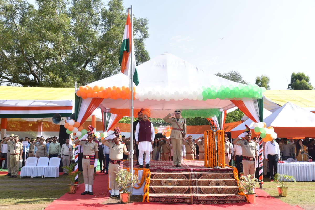 dioudhampur's tweet photo. #IndependenceDay2023 
#AKAM

 DDC Chairman Udhampur Lal Chand hoisted  National Flag, inspected  parade &amp; took salute at the March Past contingents at an impressive function held at Govt. PG College Boys Udhampur. 
@OfficeOfLGJandK
@Divcomjammu
@diprjk
@justcsachin https://t.co/G1W1JdbZQU