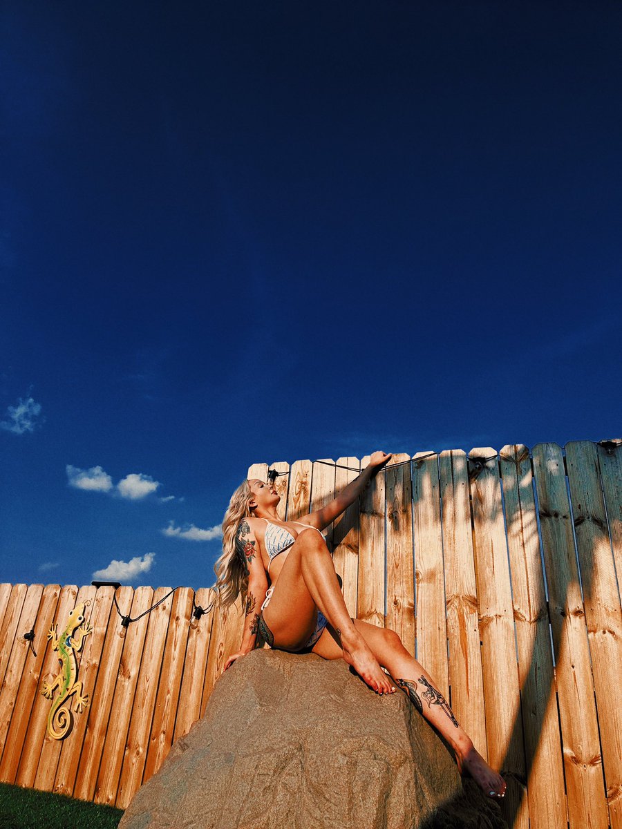 lilbabyicky's tweet photo. @SSlutcation 🌴☀️👙🦜🏖️🐚 https://t.co/e8Y8qyZeXG