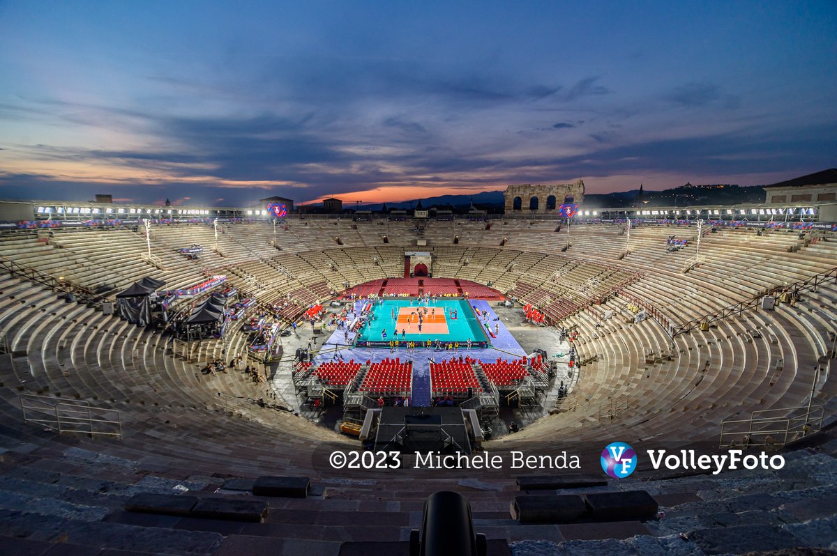 VolleyFoto's tweet photo. Allenamento serale per #LaNazionale presso l'Arena di Verona, con alcuni allestimenti ancora da terminare. Ma il colpo d'occhio è già spettacolare! 📷@mbgrog | #EuroVolley2023 | #EuroVolleyW | #Volleyball | #Pallavolo | #Volley https://t.co/I6qjGxvbCR
