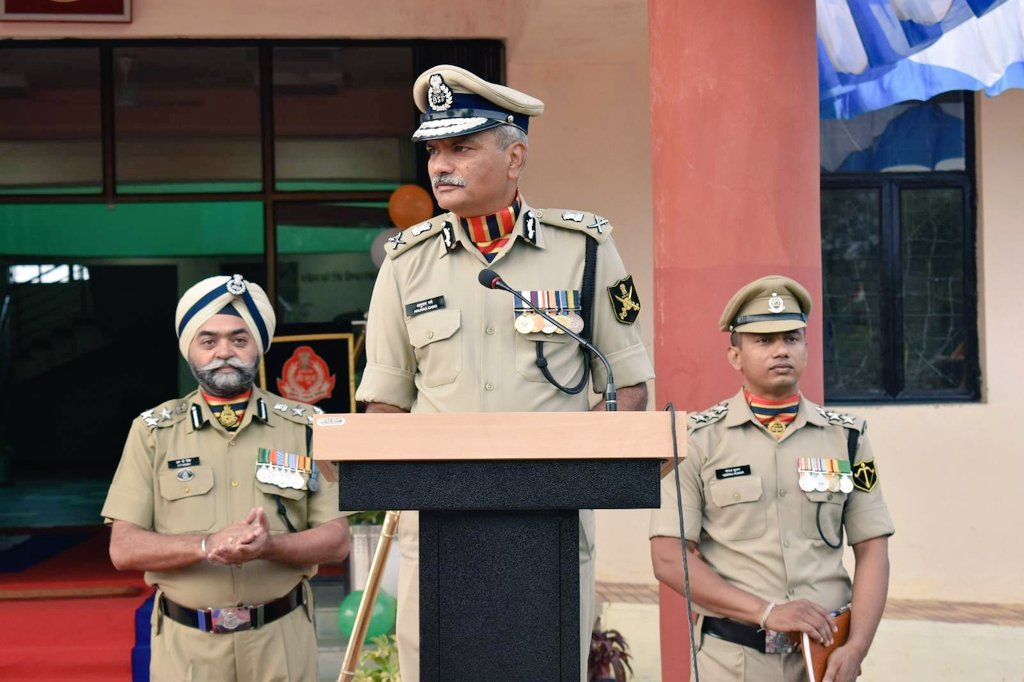 BSF_ANO_Command's tweet photo. #15august2023
On the occasion of 77th #IndependenceDay, Sh. Anurag Garg, IPS, ADG @BSF_Comd_Raipur hoisted the National Flag at Naya Raipur and conveyed best wishes, paid homage to freedom fighters &amp; exhorted all to embibe values which inspired our freedom struggle.
Jai Hind https://t.co/yZQxAP9h4u