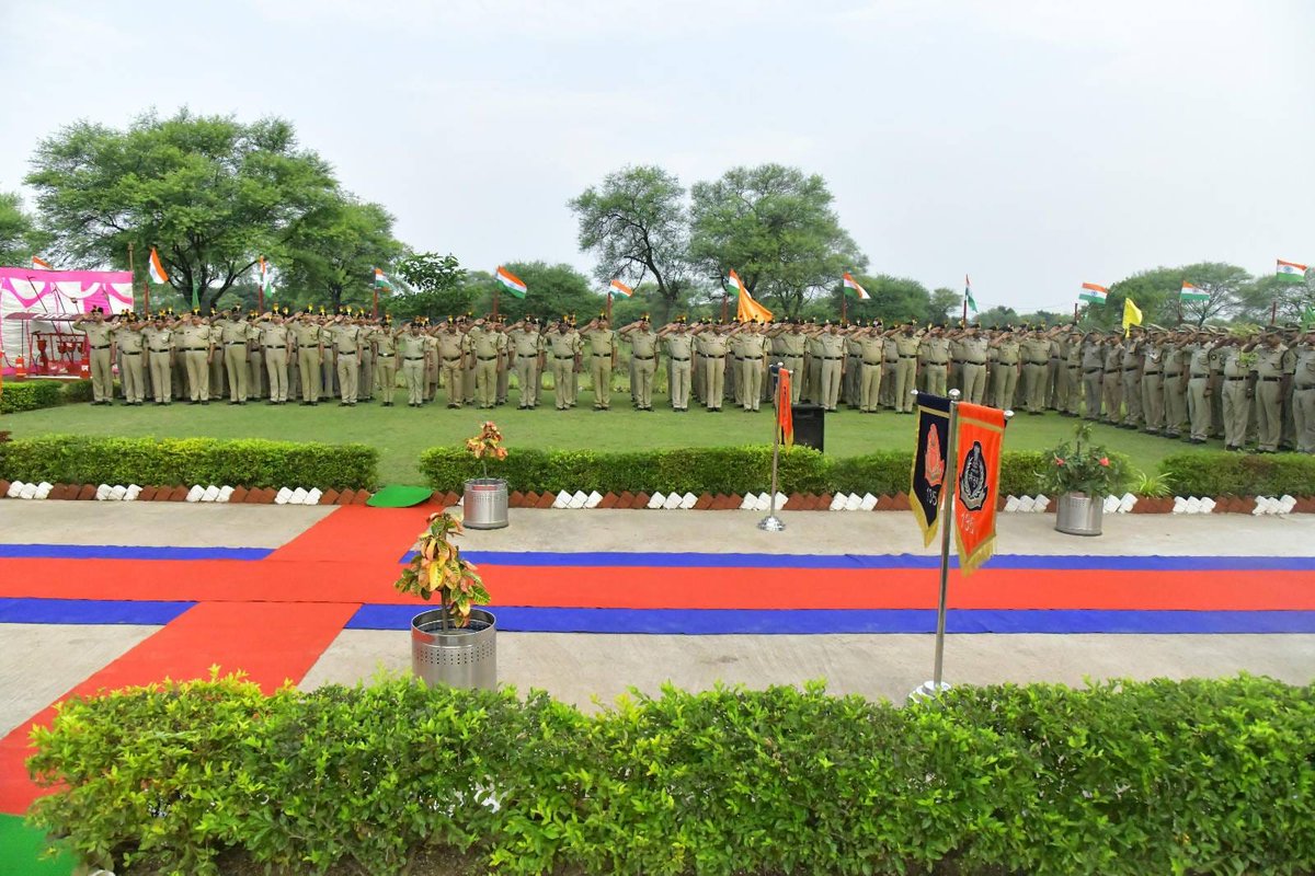BSF_ANO_Command's tweet photo. #15august2023
On the occasion of 77th #IndependenceDay, Sh. Anurag Garg, IPS, ADG @BSF_Comd_Raipur hoisted the National Flag at Naya Raipur and conveyed best wishes, paid homage to freedom fighters &amp; exhorted all to embibe values which inspired our freedom struggle.
Jai Hind https://t.co/yZQxAP9h4u