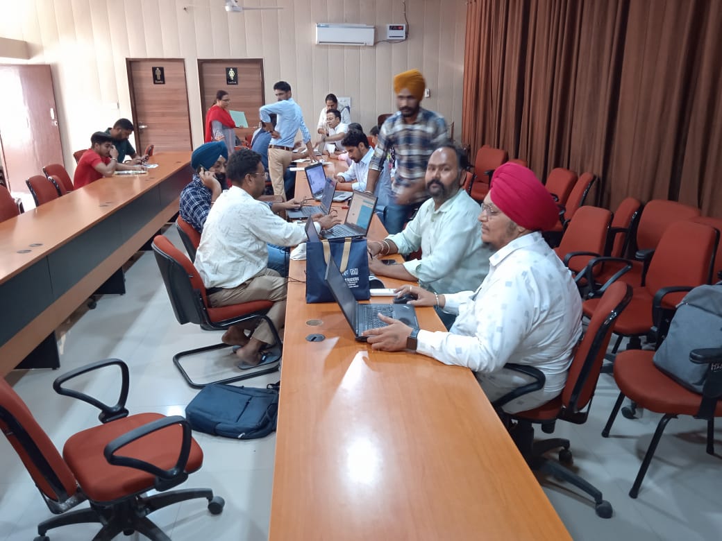 cscvleunity2022's tweet photo. National Scholarship Camp organised on the occasion of Independence Day in Sri Muktsar Sahib  district of Punjab
@CSC_Punjab 
@cscvleunity2022 
@sandhugurpias 
@Satwant1038 https://t.co/HZwDyfheKX