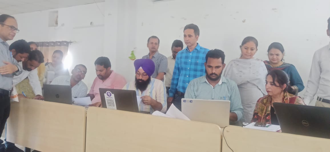 cscvleunity2022's tweet photo. National Scholarship Camp organised on the occasion of Independence Day in Sri Muktsar Sahib  district of Punjab
@CSC_Punjab 
@cscvleunity2022 
@sandhugurpias 
@Satwant1038 https://t.co/HZwDyfheKX