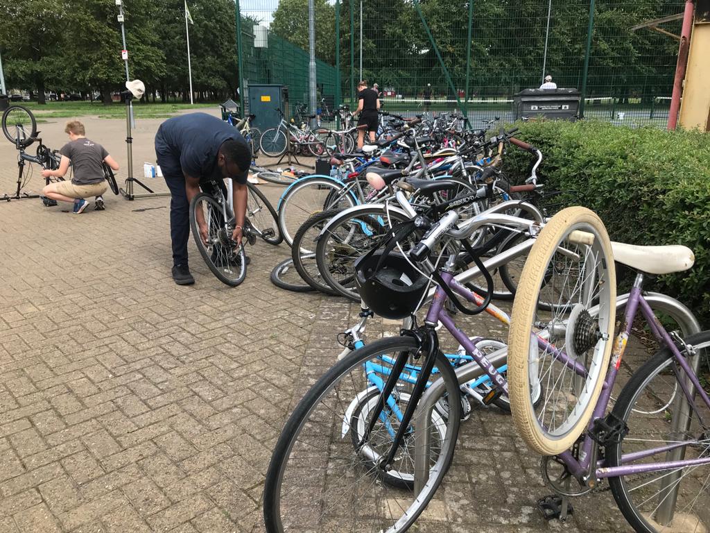 🌻🌻 A HUGE THANK YOU 🌻🌻
To everyone who came along to help at our bike fixing event on Sunday🚲

#cycling #bikefixing #ontwowheels #communityhub #neighbourhood #familycycling #n17 #downlanepark #tottenhamhale