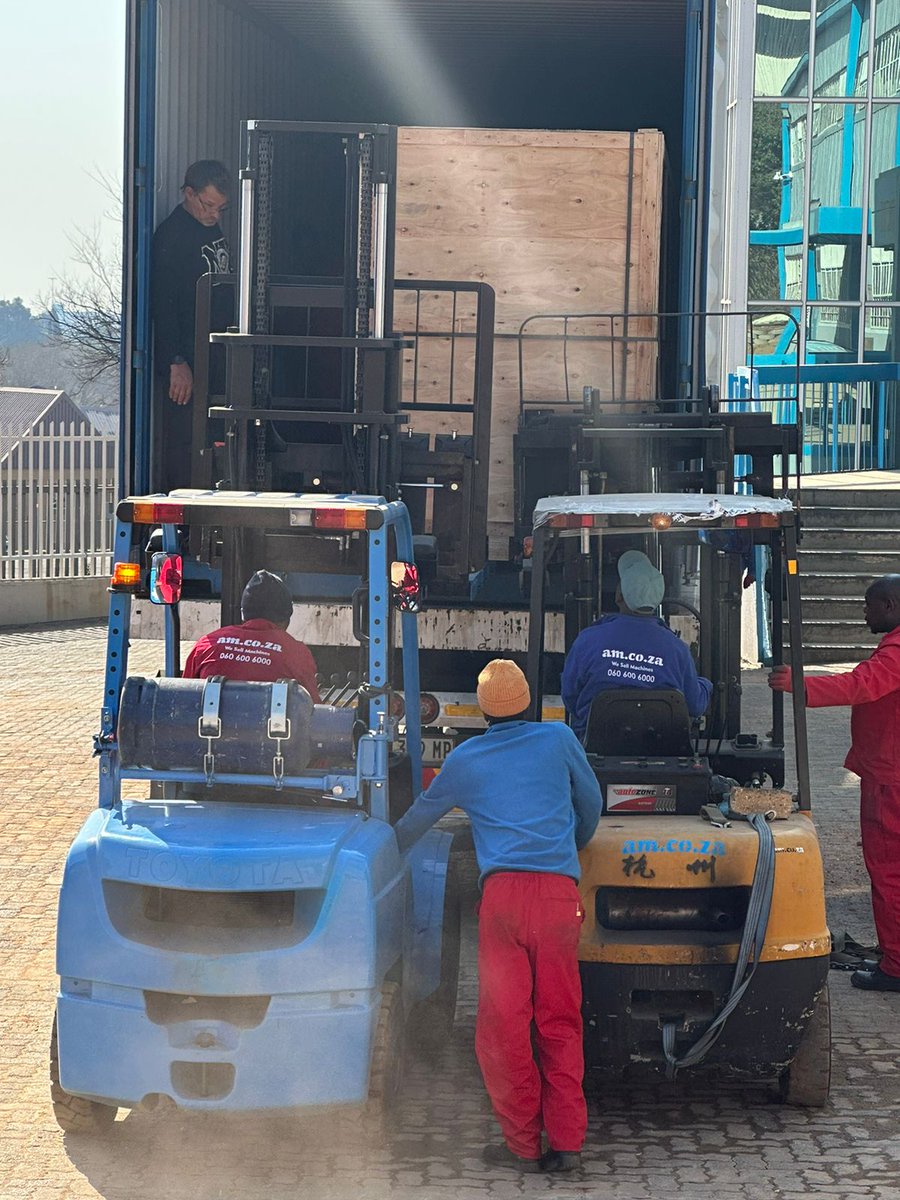 amcoza's tweet image. New stock has arrived at the warehouse!

Machines, Consumables and Parts Available from buythis.co.za

For more info on Advanced Machinery visit am.co.za

Chat with us by sending “hi” on Whatsapp to 060 600 6000​.

#AdvancedMachinery #LargeFormatPrinter