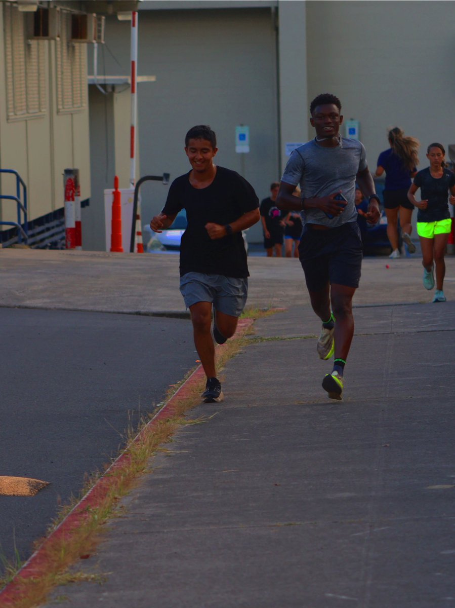 rahieumthedream's tweet photo. Speed Day at Moanalua High school ⚡️⚡️
1 mile warmup
12 hills
800m recovery 
4x150m
150m recovery 
1 mile cooldown 😮‍💨 💪🏾
@SheldonHutchin8 @Navy_TrackField @ArmyWP_TrackXC @AF_TFXC @OregonTF @mohsathletics @UCLATrack_Field @USC_Track_Field @AlabamaTrack @atown_media https://t.co/6eIB0FnXxa