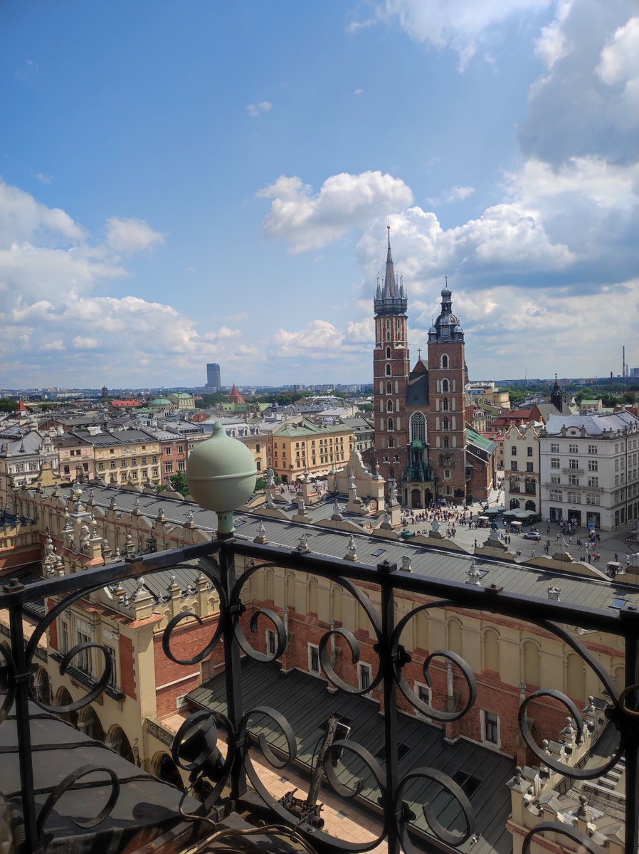 nonopp's tweet photo. Unos días de vacaciones en #Cracovia https://t.co/EQm2DuipWz https://t.co/3gK6eiaHxK