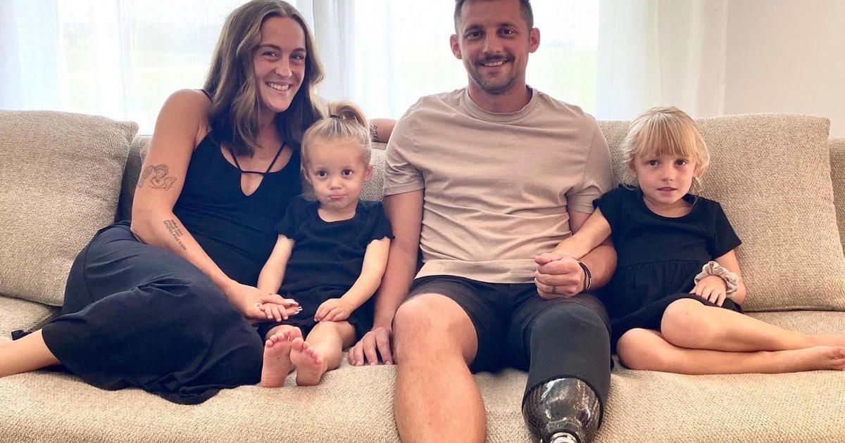 WCCO's tweet image. After losing his leg in grain bin accident, Minnesota farmer moves forward with passion cbsnews.com/minnesota/news…