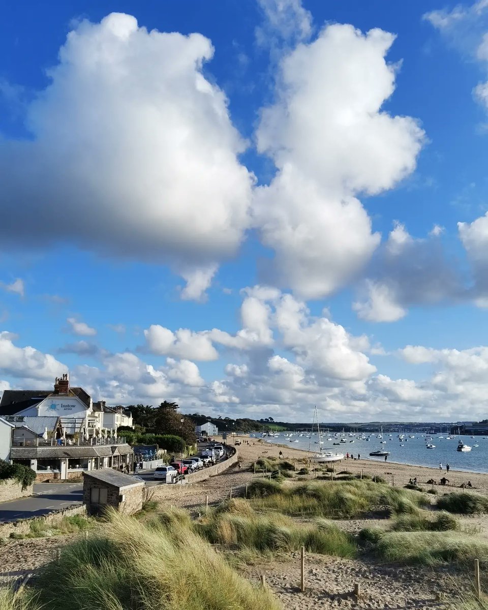 Instow Beach with sandy toes whilst enjoying drinks 🍹🍸as the kids built sandcastles 

Such a fabulous day yesterday with sandcastle making and sand-dune exploring galore on this amazing stretch of Devon coastline

#sandybeach
#devonwithkids
#instow
#beachpub 
#sandytoes
