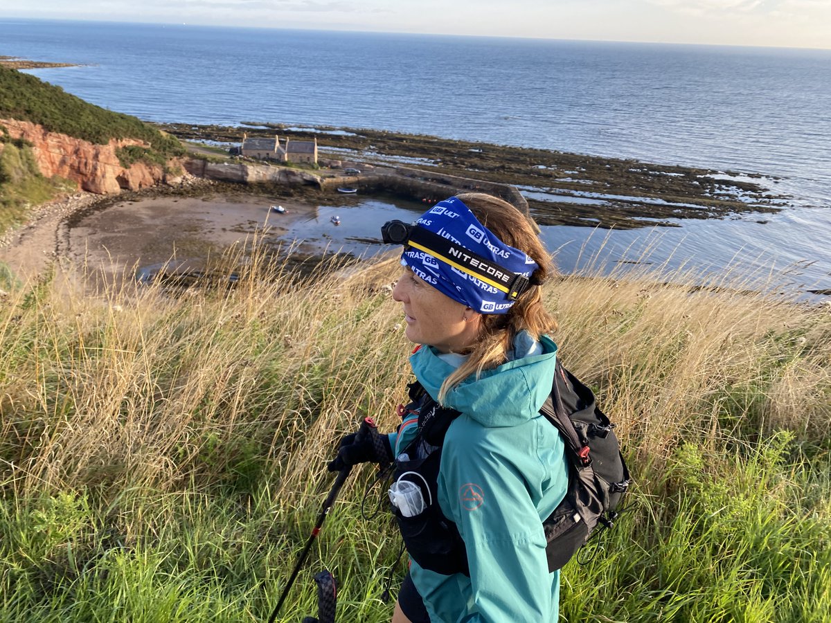 Human endeavour at its best as Nikki Han completes the last 3 miles of the #RaceAcrossScotland <a href="/UGB200/">Ultra Great Britain</a> Here she passes through Pease Bay &amp; the Cove to reach the 1 mile marker where her spirits lifted significantly