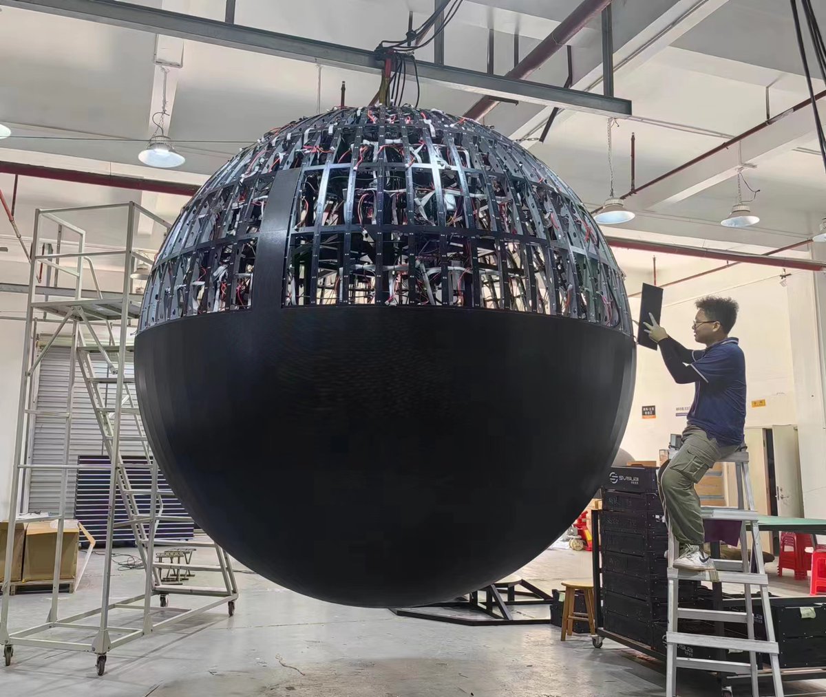 bonnie_xu19's tweet image. LED sphere creates a 360-degree view,that&apos;s really fantastic to do a creative show. 
P2mm in pixel pitch, diameter at 3M. #ledball #ledsphere #lasvegasledball