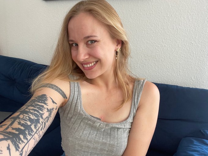 Good morning!! Ready to start the day? ✨☕️ https://t.co/HxUQitNCxg<a href="/tag/meinunggesucht"class="tags"><span>#meinunggesucht</span></a>